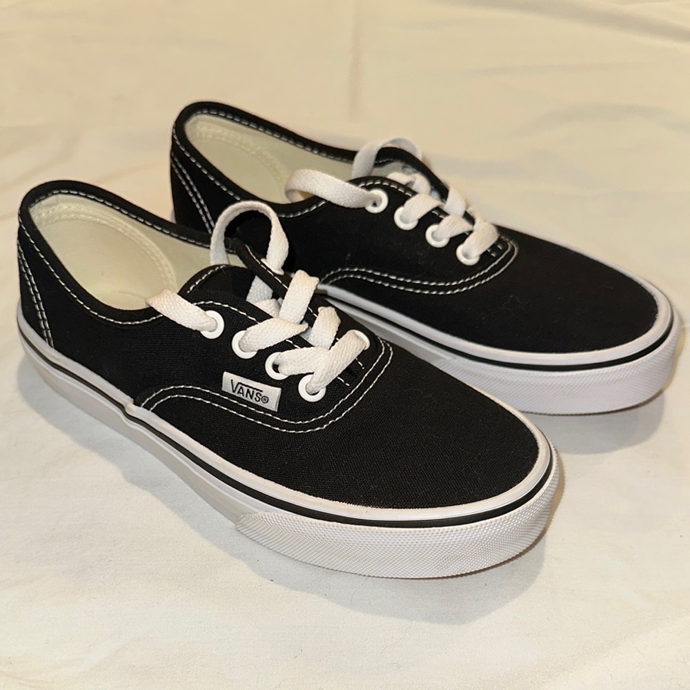 Vans kids Classic Black and White Canvas Shoes (New)